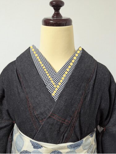 半衿を多めに見せるとその分裄がゆとりが出る